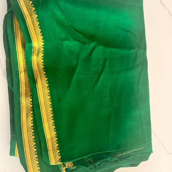 Mysore silk saree with readymade blouse - Picture 2 of 3